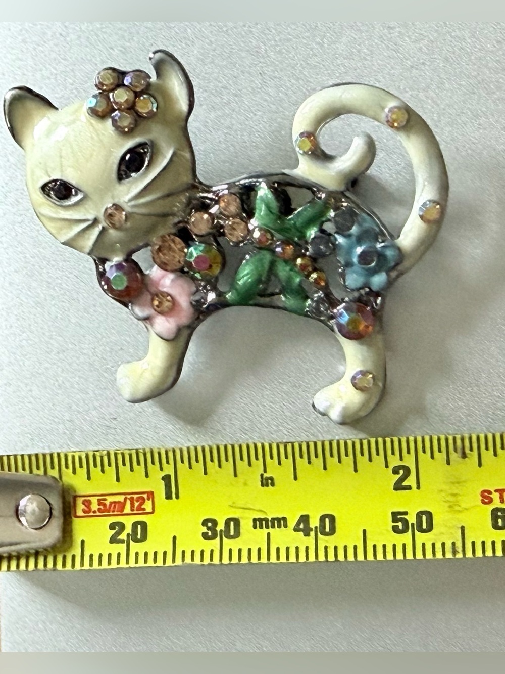 Hand-Painted Jeweled Cat Brooch - Pastel Green Floral Accents - Picture 6 of 7